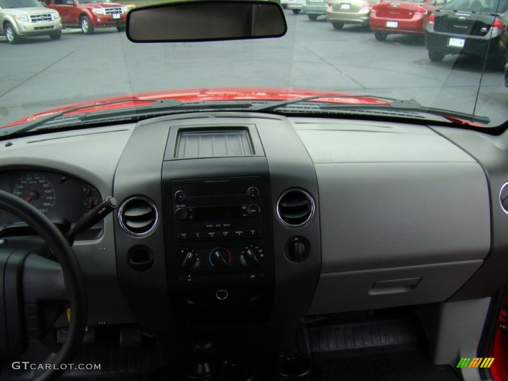 2005 F150 XL SuperCab 4x4 - Bright Red / Medium Flint Grey photo #16