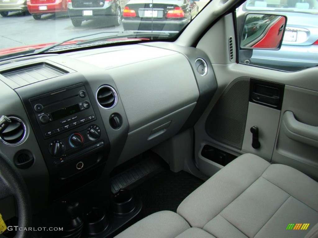 2005 F150 XL SuperCab 4x4 - Bright Red / Medium Flint Grey photo #18