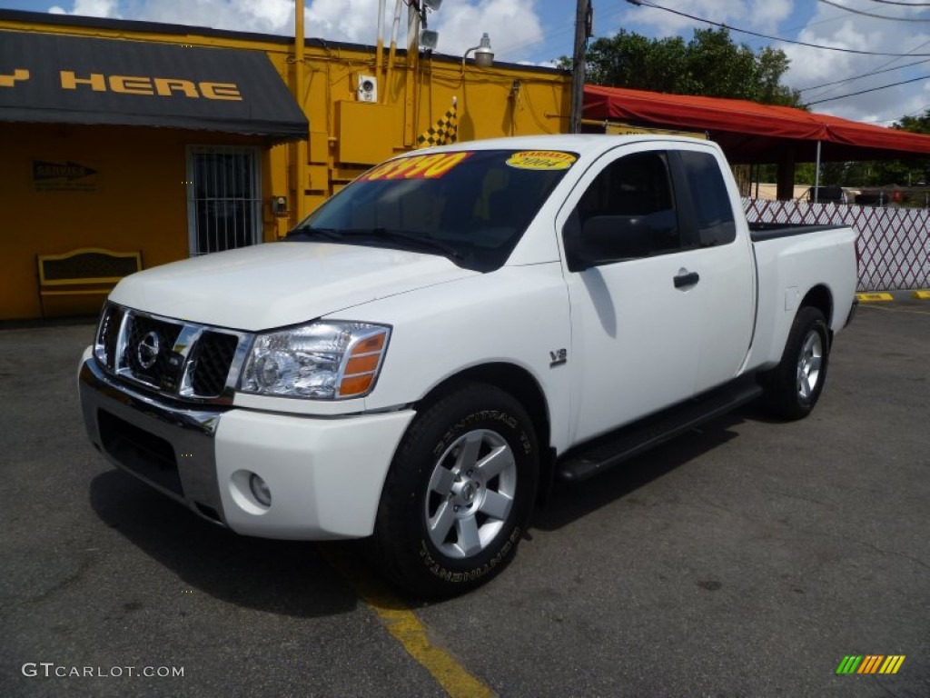2004 Titan XE King Cab - White / Graphite/Titanium photo #3
