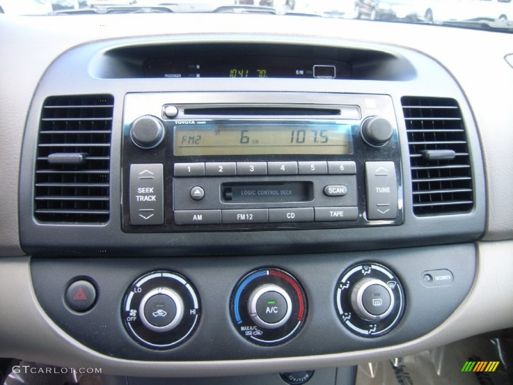 2005 Toyota Camry LE V6 Controls Photo #51372173