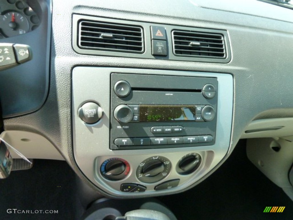 2007 Focus ZX5 SES Hatchback - CD Silver Metallic / Charcoal/Light Flint photo #13