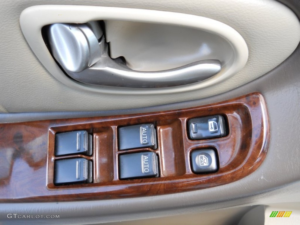 2002 Nissan Maxima GLE Controls Photo #51377200