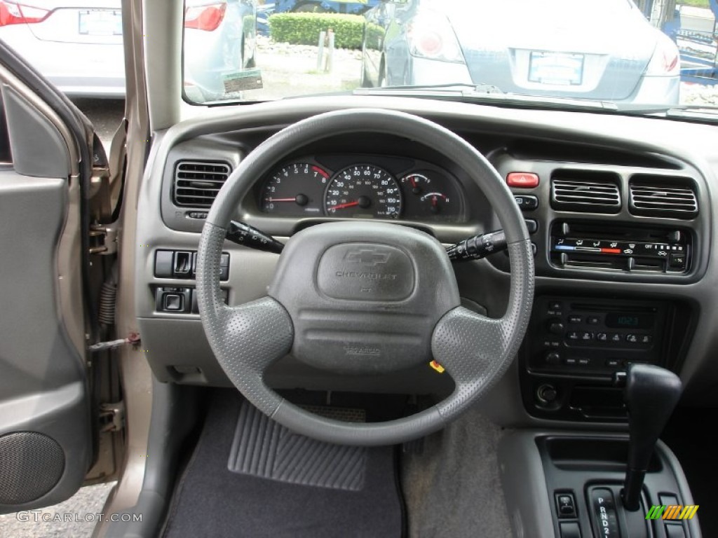 2002 Chevrolet Tracker 4WD Hard Top Dashboard Photos