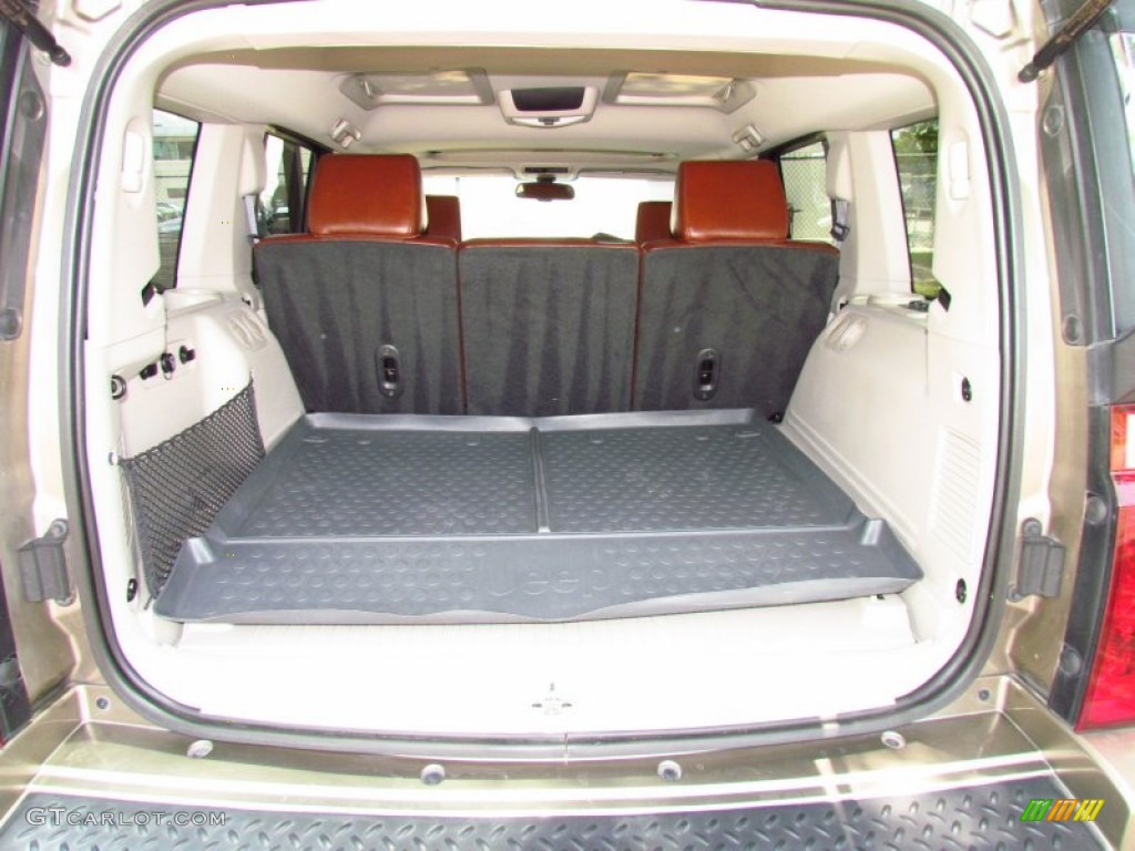 2006 Jeep Commander Limited Trunk Photo #51390407