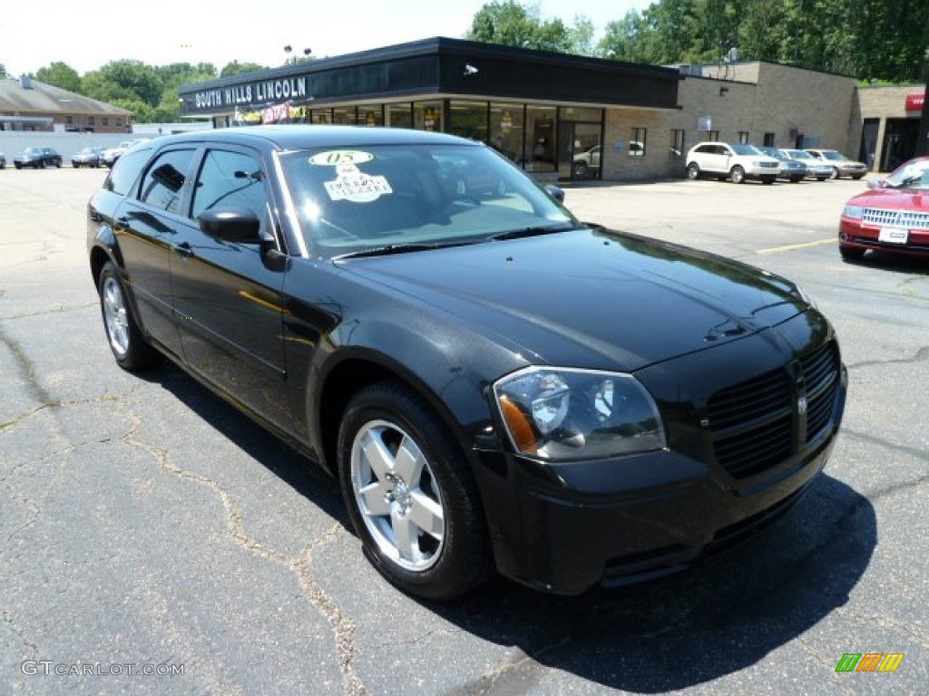 Brilliant Black Crystal Pearl 2005 Dodge Magnum SXT AWD Exterior Photo #51390698
