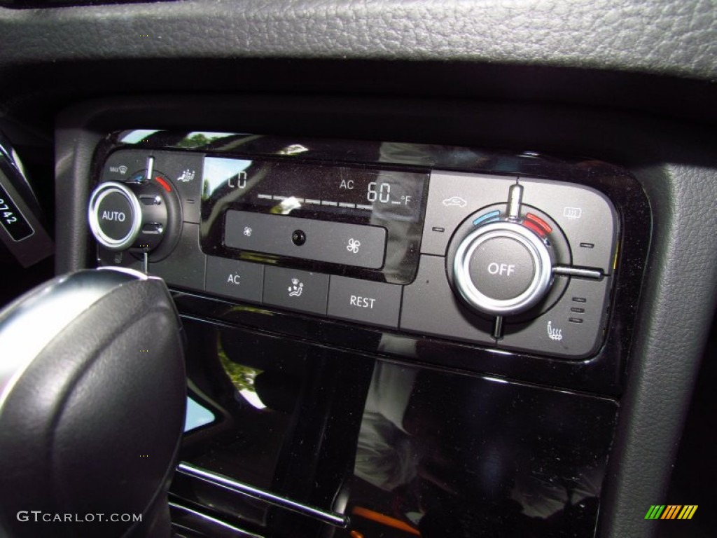 2011 Volkswagen Touareg TDI Sport 4XMotion Controls Photo #51392900