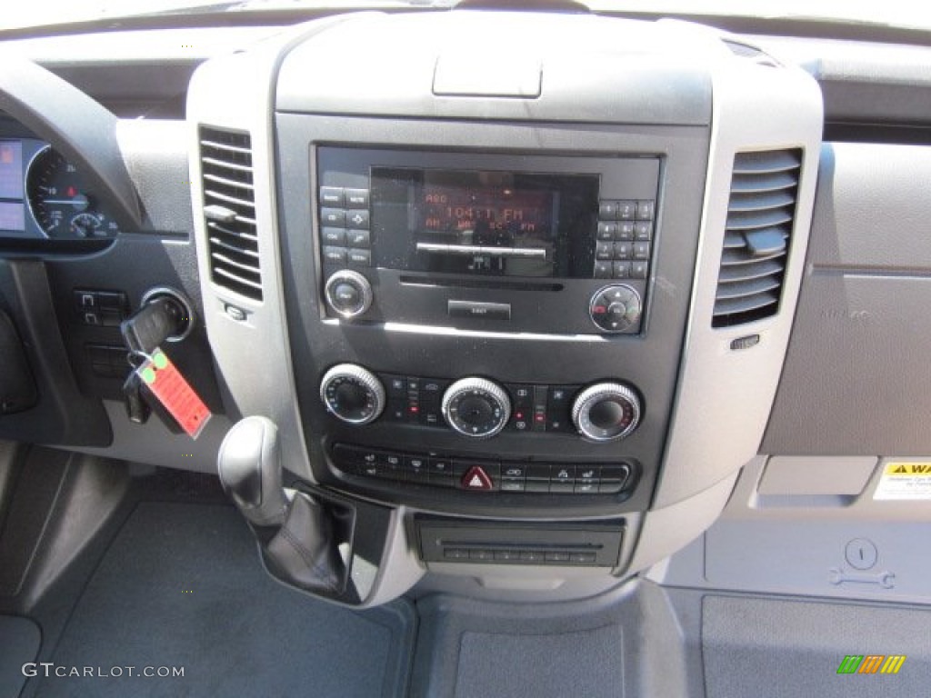 2007 Dodge Sprinter Van 2500 High Roof Passenger Controls Photo #51393008