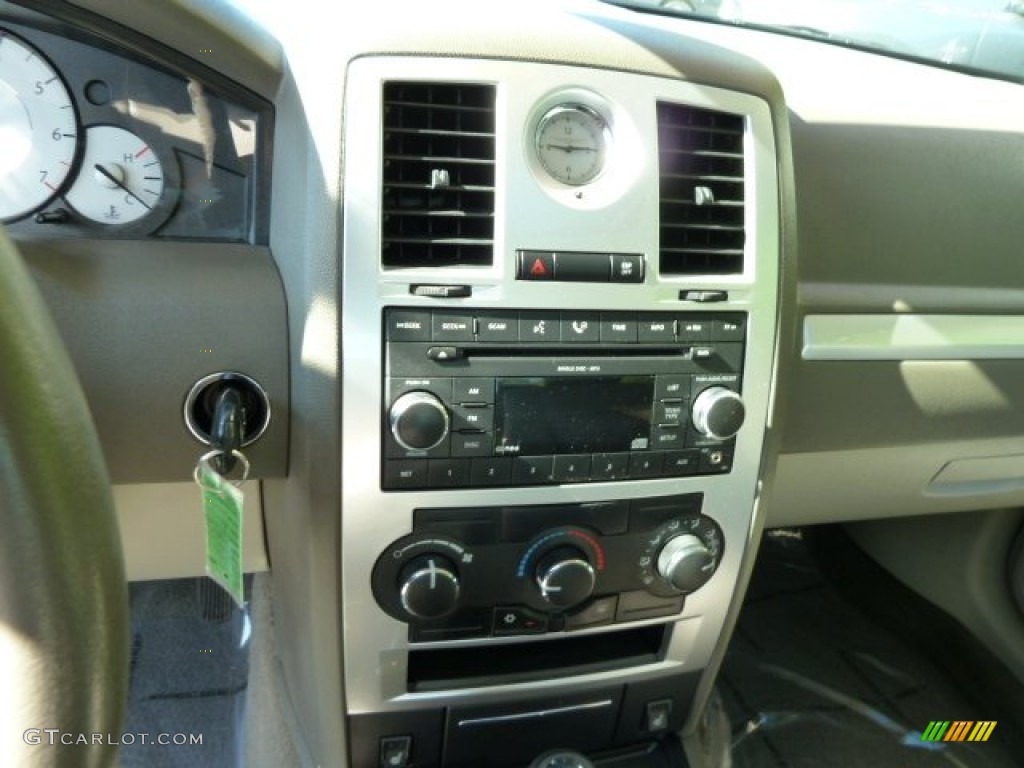 2008 Chrysler 300 Touring AWD Controls Photo #51394712