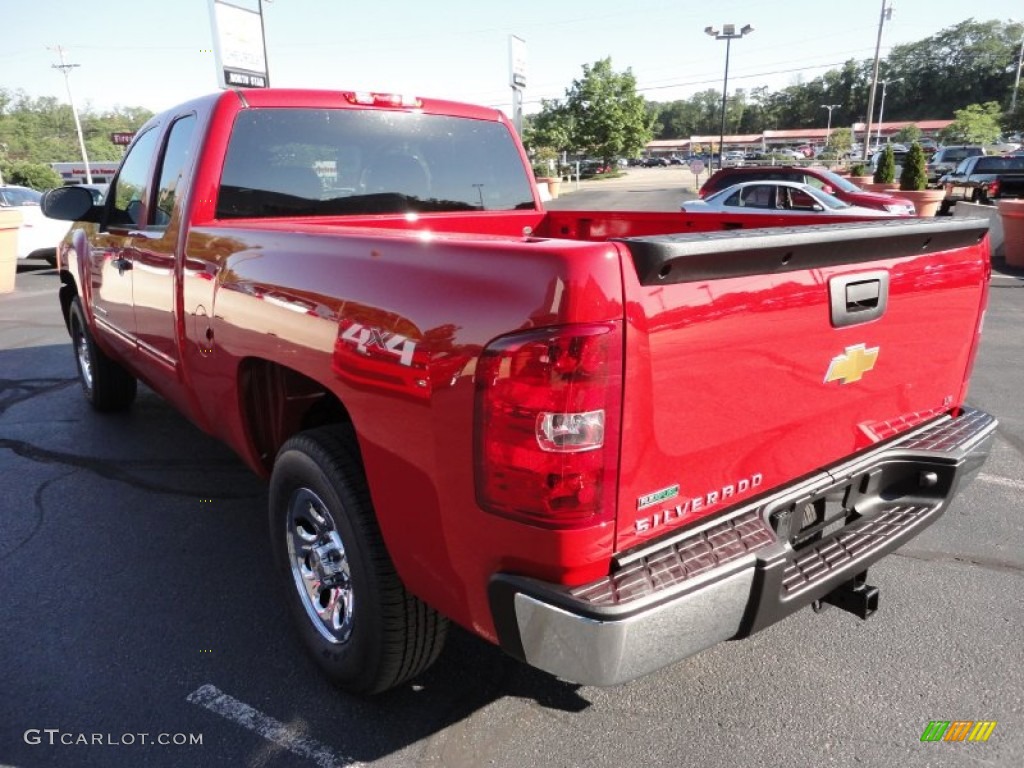 2011 Silverado 1500 LS Extended Cab 4x4 - Victory Red / Dark Titanium photo #5