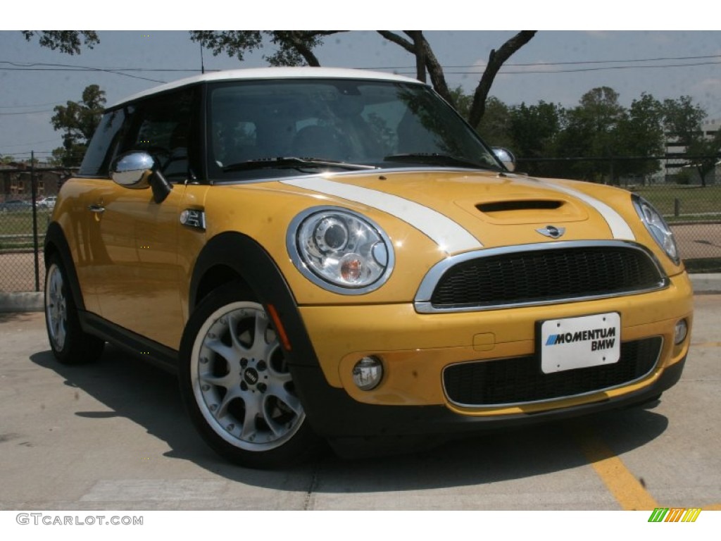 Mellow Yellow Mini Cooper