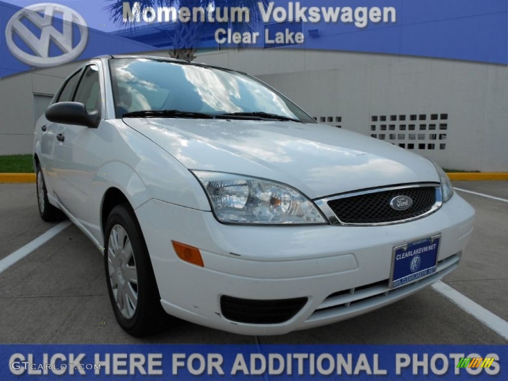 2005 Focus ZX4 S Sedan - Cloud 9 White / Dark Flint/Light Flint photo #1
