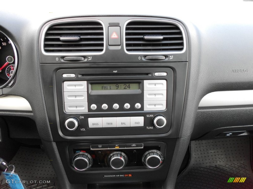 2010 Volkswagen Golf 2 Door Controls Photo #51406449