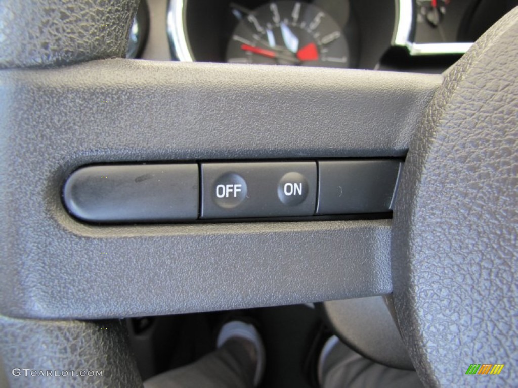 2007 Mustang V6 Deluxe Coupe - Torch Red / Light Graphite photo #7