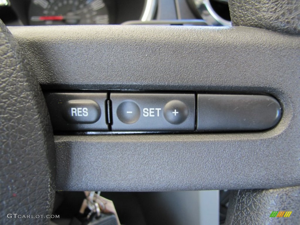 2007 Mustang V6 Deluxe Coupe - Torch Red / Light Graphite photo #8