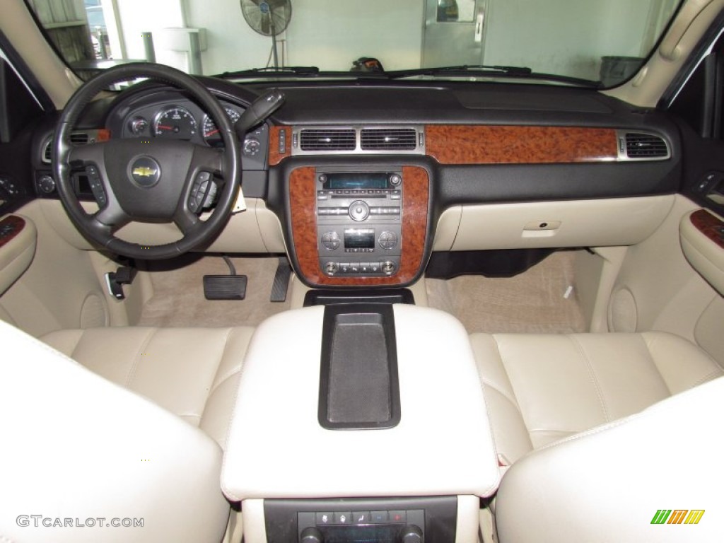 2007 Chevrolet Tahoe LT Light Cashmere/Ebony Dashboard Photo #51411892
