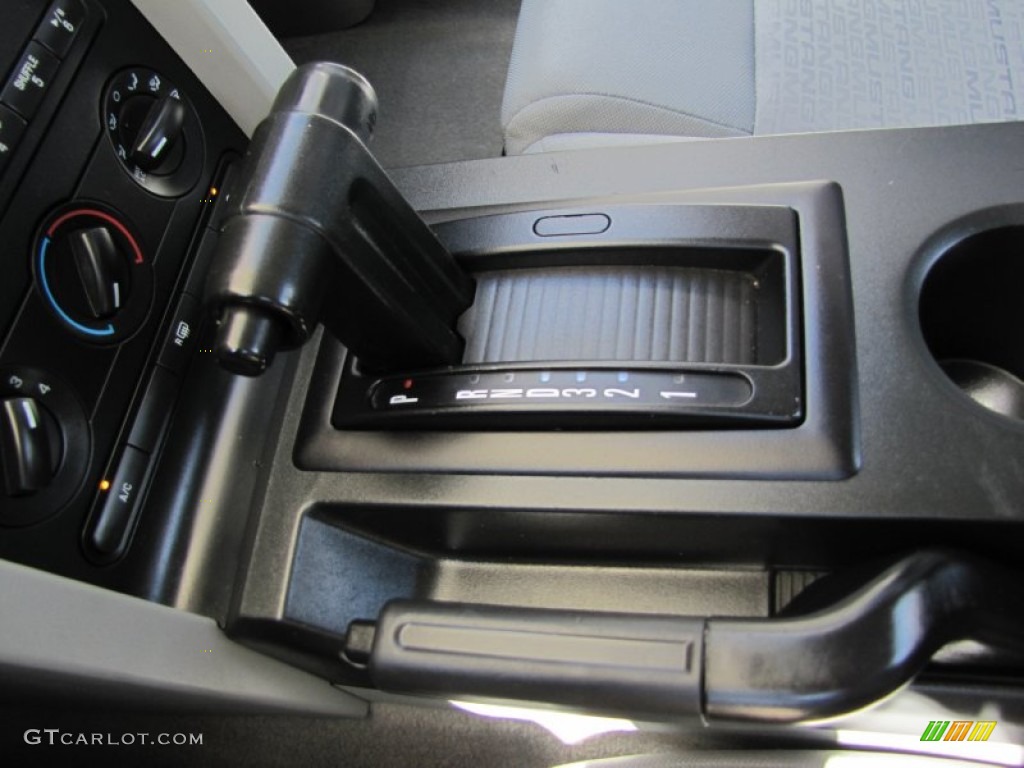 2007 Mustang V6 Deluxe Coupe - Torch Red / Light Graphite photo #14