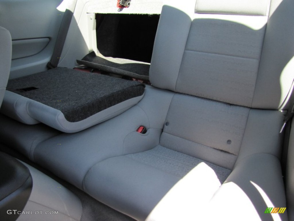 2007 Mustang V6 Deluxe Coupe - Torch Red / Light Graphite photo #19