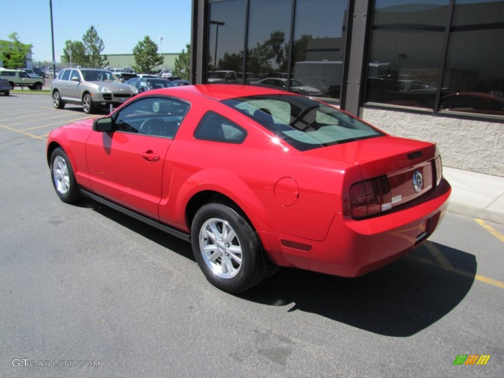 2007 Mustang V6 Deluxe Coupe - Torch Red / Light Graphite photo #25