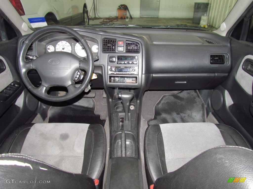 2002 Infiniti G 20 Sedan Dashboard Photos