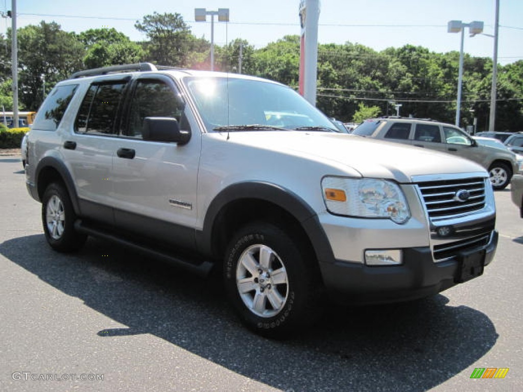 2006 Explorer XLT 4x4 - Silver Birch Metallic / Stone photo #4
