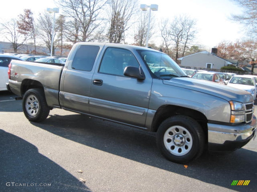 2006 Silverado 1500 LT Extended Cab 4x4 - Graystone Metallic / Dark Charcoal photo #4