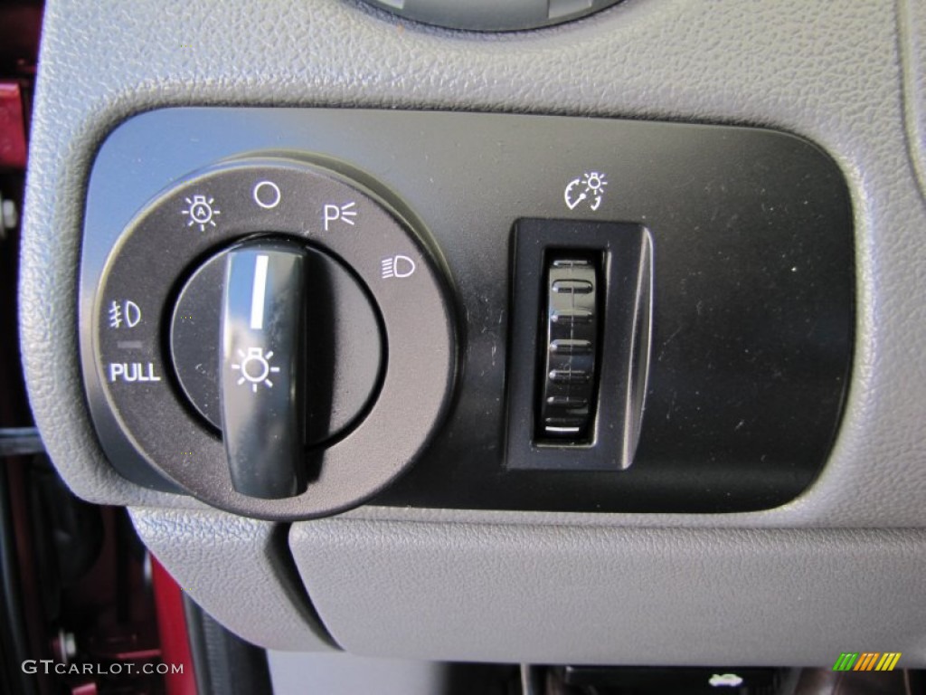 2007 Ford Freestyle SEL AWD Controls Photo #51415385