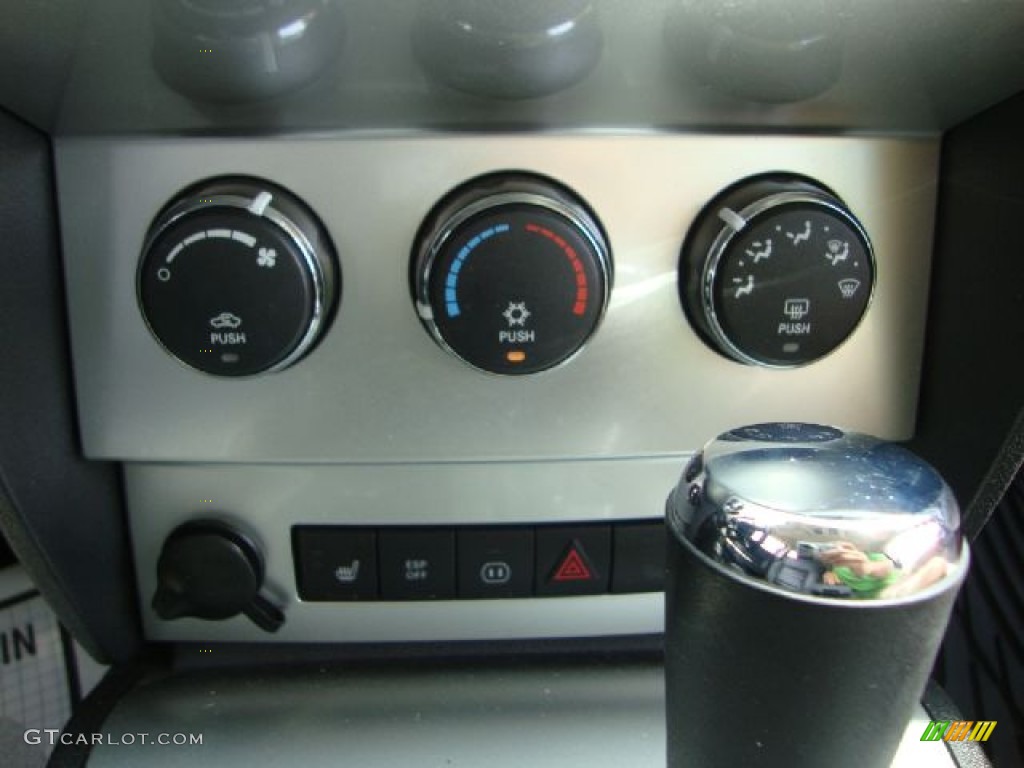 2008 Dodge Nitro R/T 4x4 Controls Photo #51416306