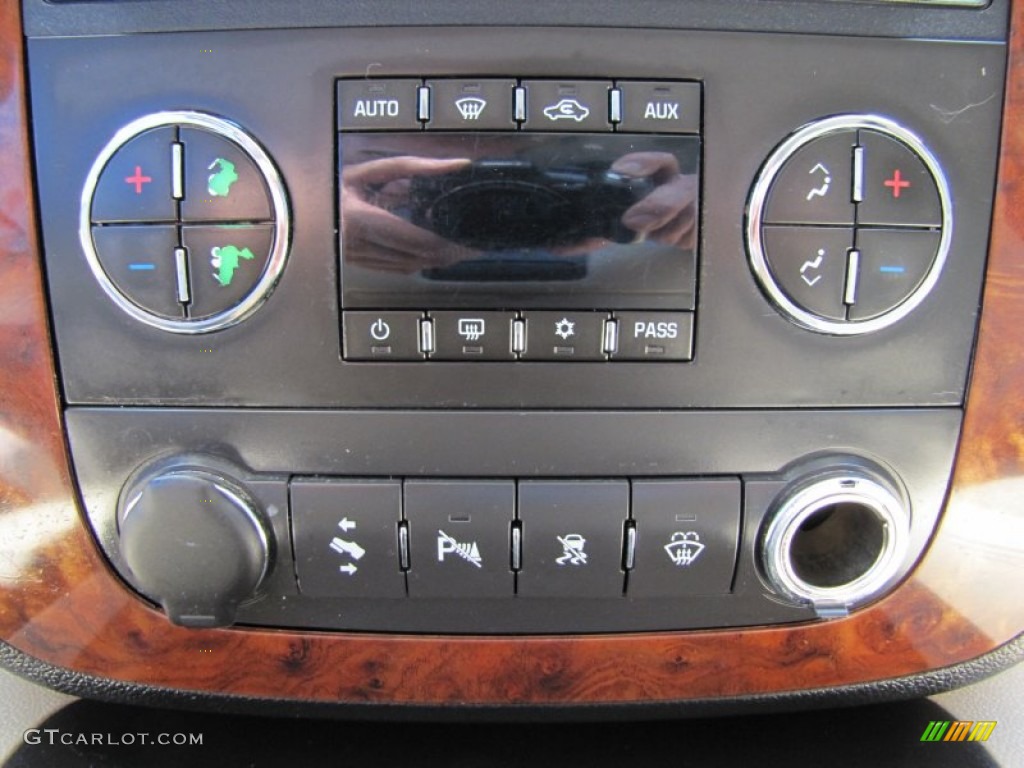 2007 Chevrolet Tahoe LT 4x4 Controls Photo #51418598