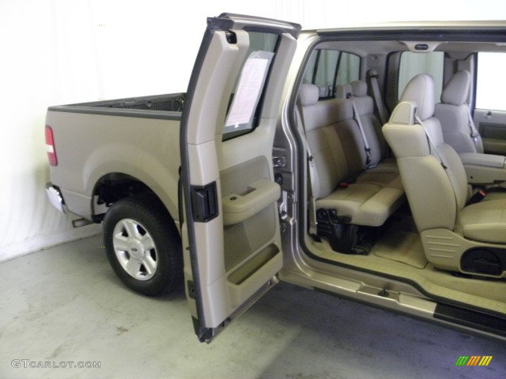 2004 F150 XLT SuperCab - Arizona Beige Metallic / Tan photo #9