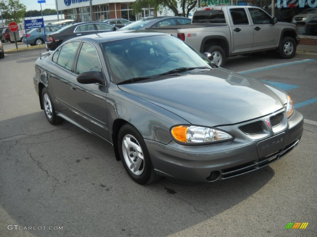 2004 Grand Am SE Sedan - Greystone Metallic / Dark Pewter photo #1