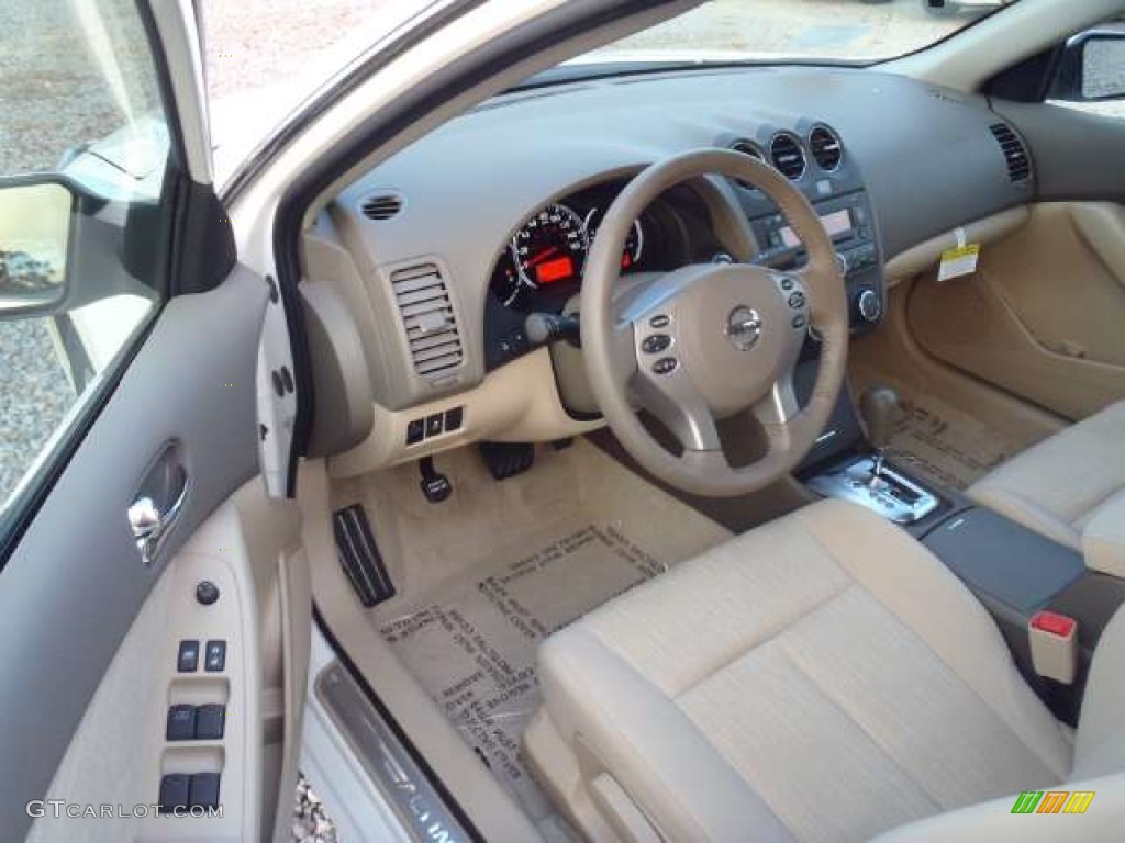 Blonde Interior 2012 Nissan Altima 2.5 S Photo #51426441