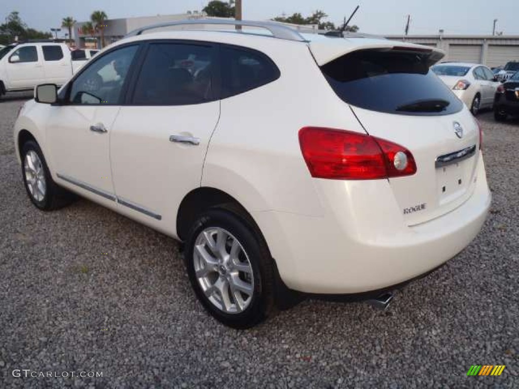 2011 Rogue SL - Pearl White / Gray photo #3