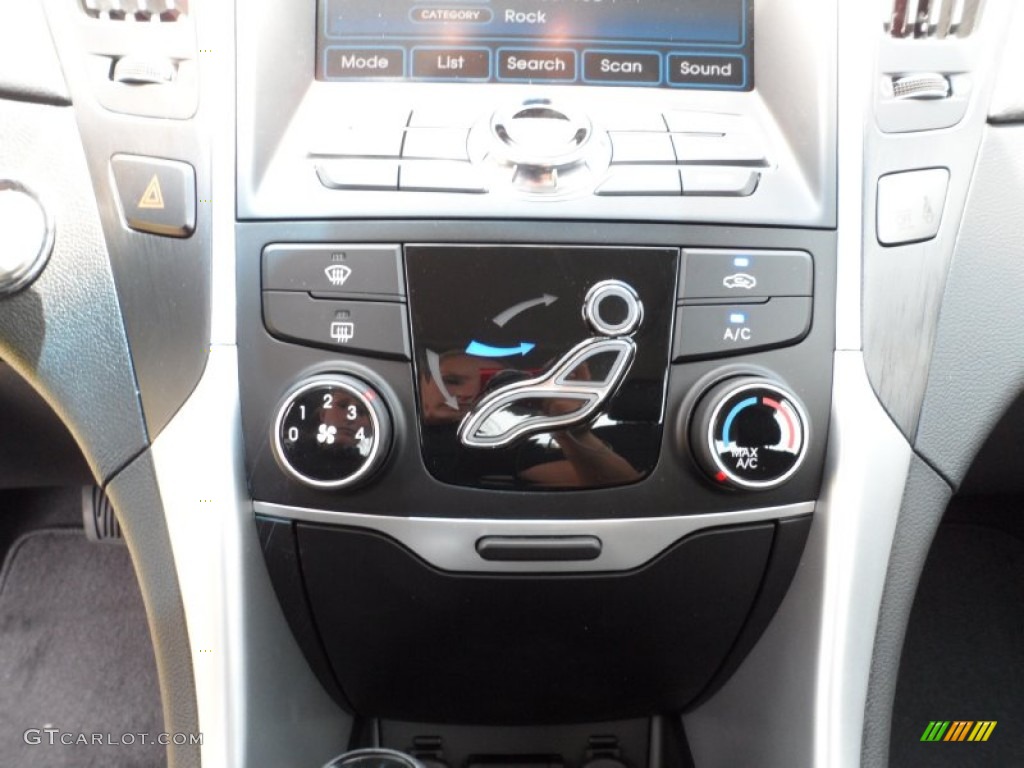2012 Hyundai Sonata SE Controls Photo #51431760