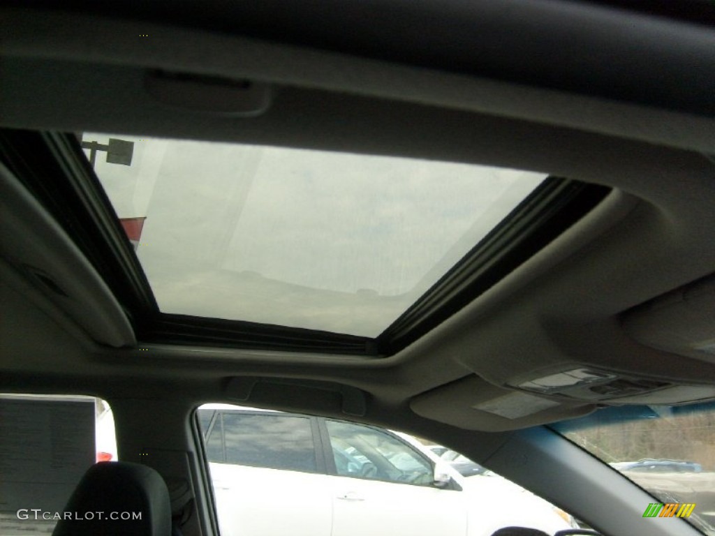 2009 Toyota Camry SE Sunroof Photos