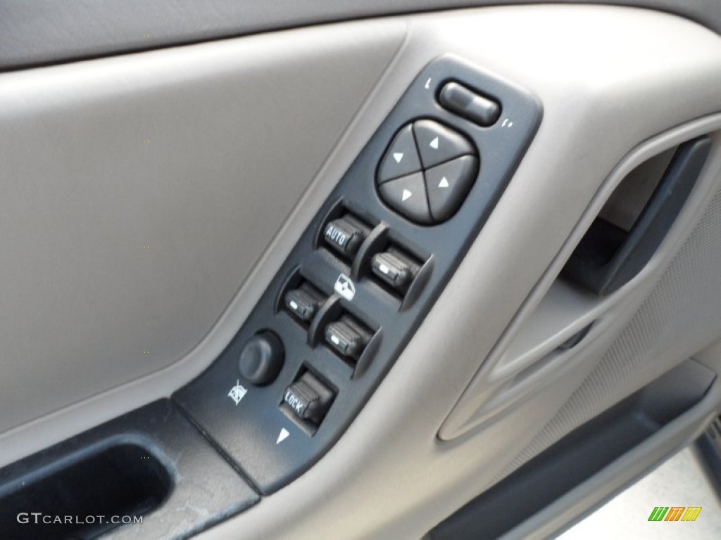 2004 Jeep Grand Cherokee Laredo Controls Photo #51433110