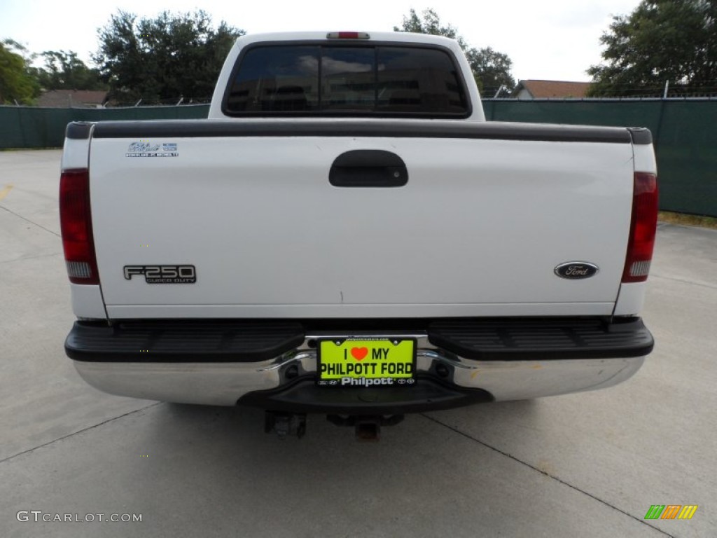 2003 F250 Super Duty Lariat Crew Cab 4x4 - Oxford White / Medium Flint Grey photo #4