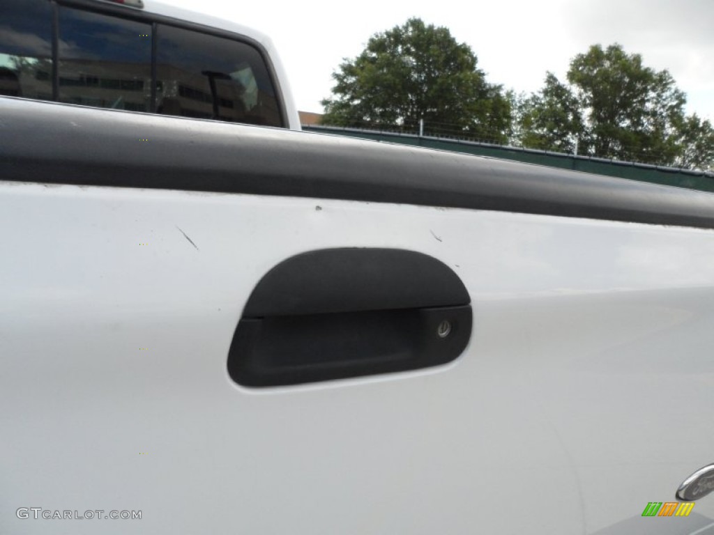 2003 F250 Super Duty Lariat Crew Cab 4x4 - Oxford White / Medium Flint Grey photo #24