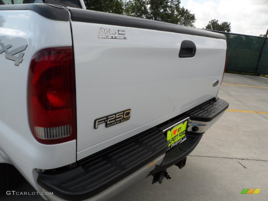 2003 F250 Super Duty Lariat Crew Cab 4x4 - Oxford White / Medium Flint Grey photo #25