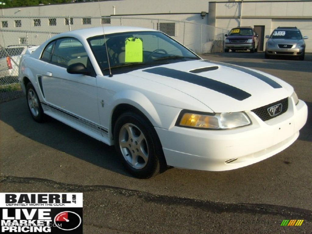 2000 Mustang V6 Coupe - Crystal White / Medium Graphite photo #1