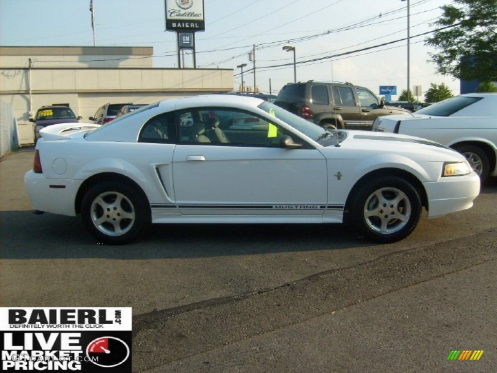 2000 Mustang V6 Coupe - Crystal White / Medium Graphite photo #2