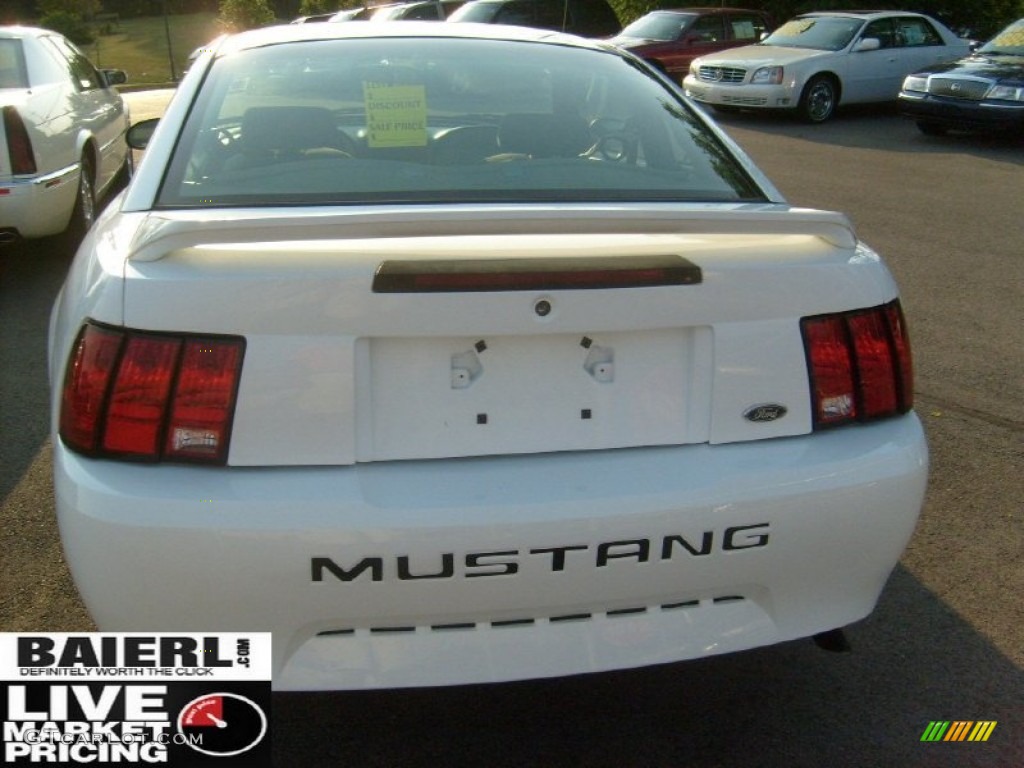2000 Mustang V6 Coupe - Crystal White / Medium Graphite photo #4