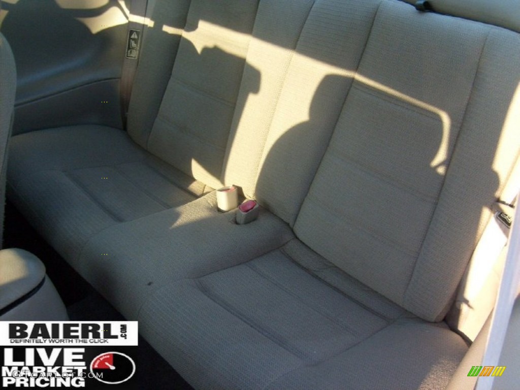 2000 Mustang V6 Coupe - Crystal White / Medium Graphite photo #13
