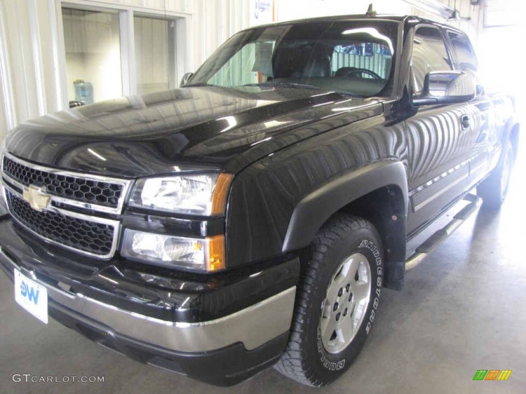 2007 Silverado 1500 Classic LT Extended Cab 4x4 - Black / Dark Charcoal photo #2