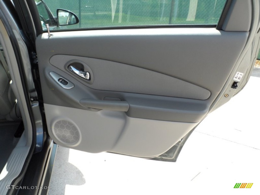 2006 Chevrolet Malibu Maxx LT Wagon Titanium Gray Door Panel Photo #51435735