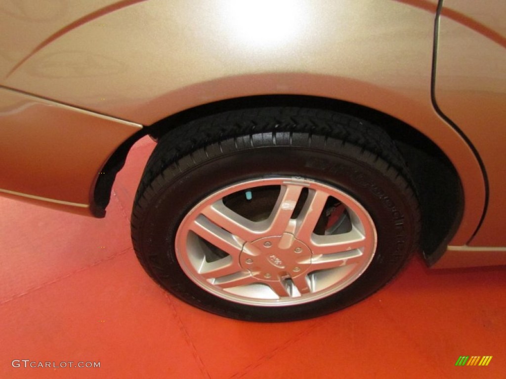 2003 Focus SE Sedan - Arizona Beige Metallic / Medium Parchment photo #19