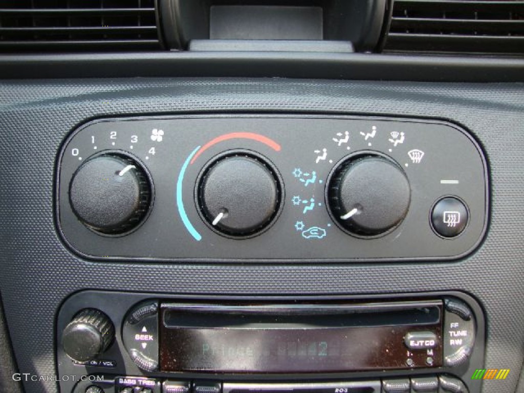 2004 Chrysler Sebring LX Convertible Controls Photo #51443517