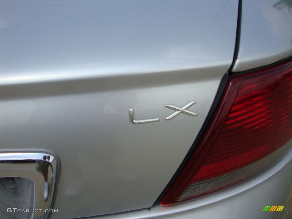 2004 Chrysler Sebring LX Convertible Marks and Logos Photos