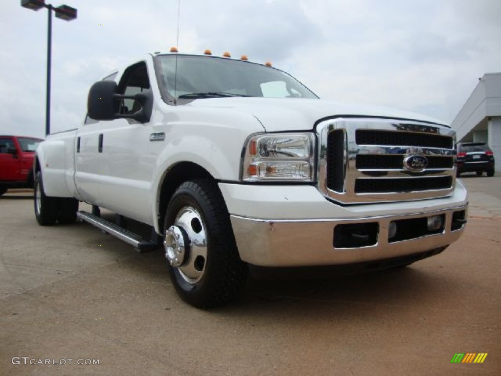 Oxford White Ford F350 Super Duty