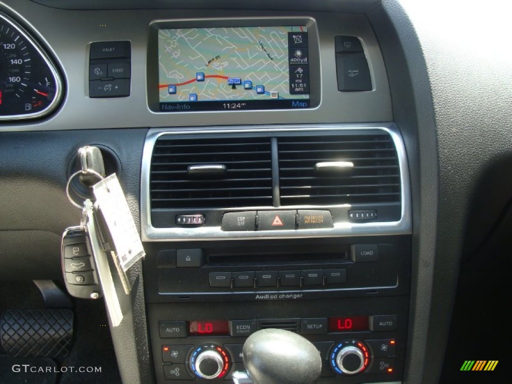 2007 Audi Q7 4.2 Premium quattro Controls Photo #51448764