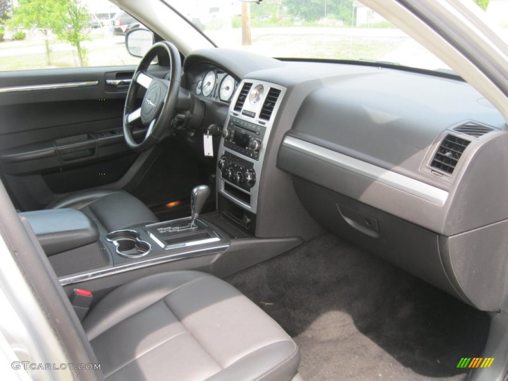 2010 Chrysler 300 Touring AWD Dashboard Photos